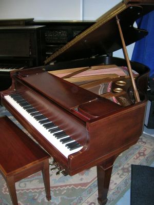 Knabe Baby grand